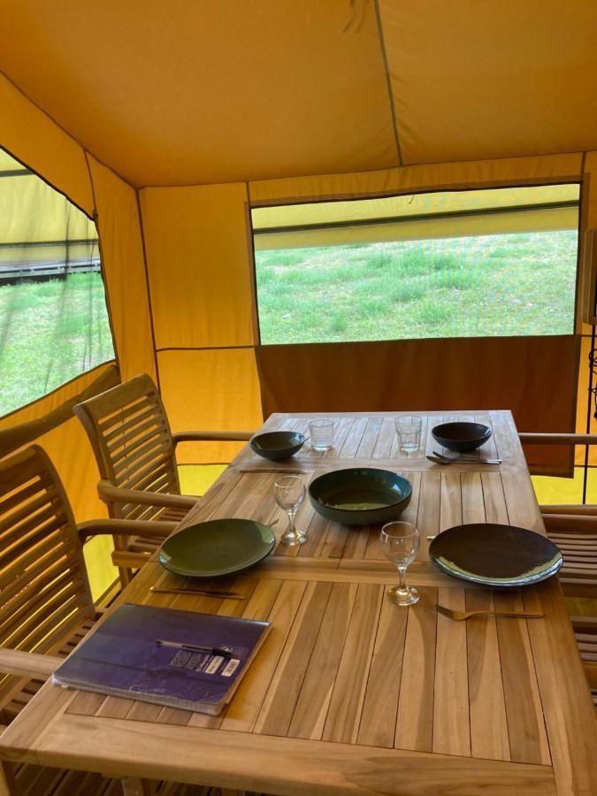 Oh! Campings - Camping Paradis A L'Ombre Des Tilleuls Peyrouse Exterior foto