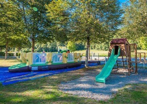 Oh! Campings - Camping Paradis A L'Ombre Des Tilleuls Peyrouse Exterior foto