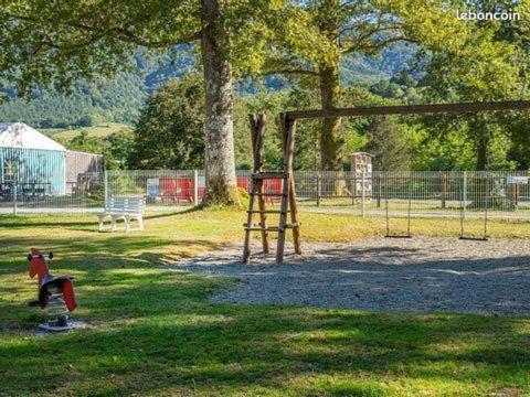 Oh! Campings - Camping Paradis A L'Ombre Des Tilleuls Peyrouse Exterior foto